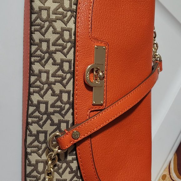 Dkny Orange envelop bag new - Picture 3 of 3